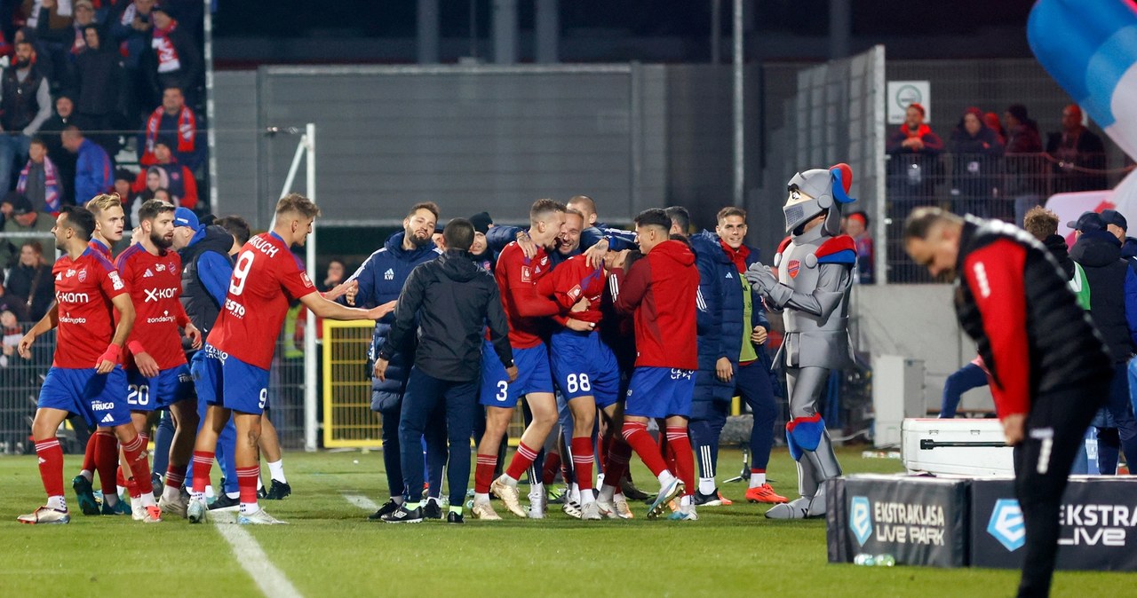 piłka nożna, futbol, liga mistrzów, liga polska, angielska, wyniki na żywo, reprezentacja Awantura po meczu Ekstraklasy, takich scen dawno nie było. Jest do zawieszenia