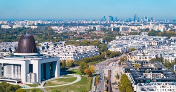 Zarząd Transportu Miejskiego w Warszawie ogłosił zmiany w układzie linii tramwajowych i autobusowych w Śródmieściu, Dolnym i Górnym Mokotowie, Wilanowie oraz Ursynowie. Jak przekazano, ma to związek z tym że wkrótce zostanie oddana do użytku nowa trasa tramwajowa do Wilanowa. Od dziś zmiany w kursowaniu komunikacji miejskiej wprowadzono również na Pradze.