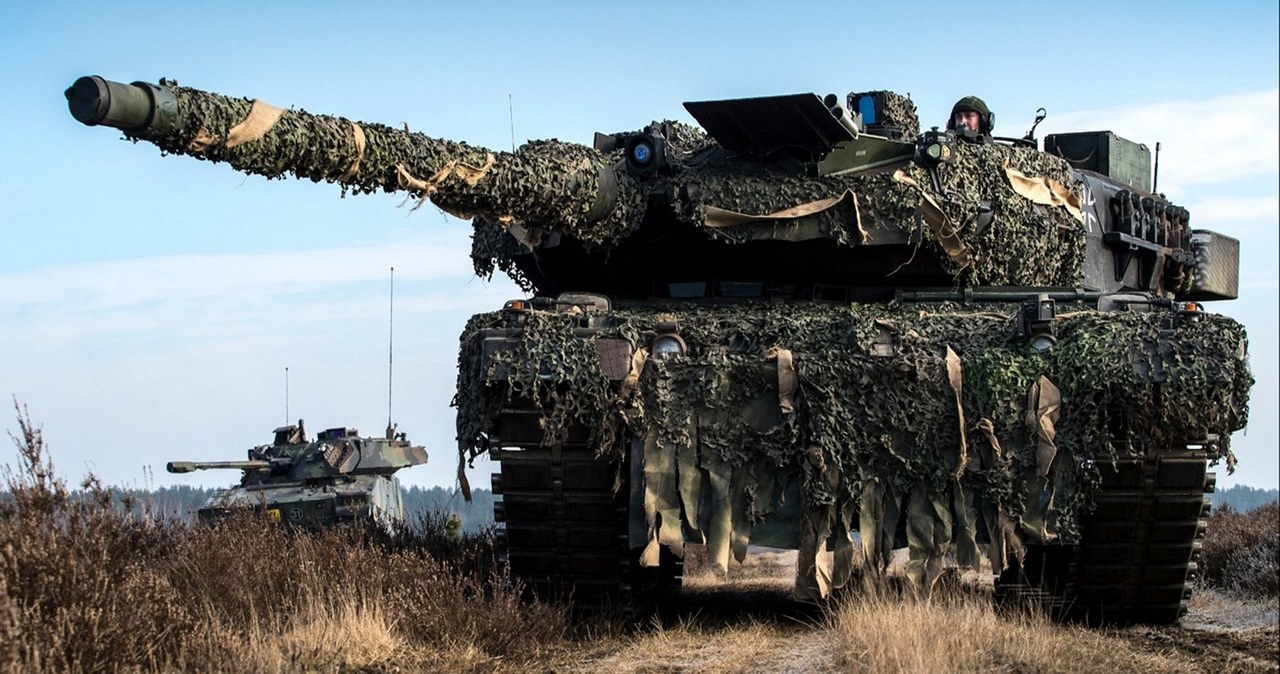 Cały świat lotem błyskawicy obiegła wiadomość, że Rosjanie pochwalili się zdobyciem niemieckiego czołgu Leopard 2A6, podczas działań wojennych w Ukrainie. Okazuje się, że koncern produkujący te pancerne maszyny nie martwi się tą sytuacją.