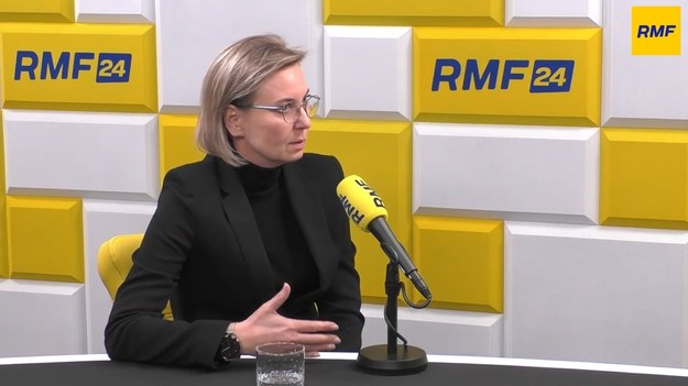 "Projekt ustawy o związkach partnerskich jest projektem minister Kotuli, który jest projektem rządowym" - powiedziała w Popołudniowej rozmowie w RMF FM minister ds. społeczeństwa obywatelskiego Adriana Porowska. Pytana o Polskie Stronnictwo Ludowe, które sprzeciwia się temu projektowi, odpowiedziała: "Ja go uznaję jako projekt rządowy. Mamy miesiąc na to, aby zrobić uzgodnienia. Nie mogę odpowiadać za osoby z PSL, moją partią jest Polska 2050".