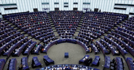 Parlament Europejski poparł przyznanie Ukrainie pożyczki na 2025 rok o wartości 35 mld euro z zysków z zamrożonych aktywów Federacji Rosyjskiej. Pieniądze mają być dostępne do końca bieżącego roku, spłata nastąpi w roku przyszłym. Kijów będzie mógł wydać te pieniądze zgodnie z własną wolą.