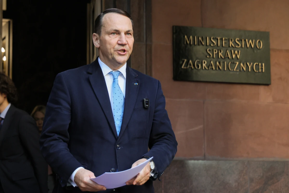Minister spraw zagranicznych wycofał zgodę na funkcjonowanie konsulatu Rosji w Poznaniu. Radosław Sikorski podjął taką decyzję, bo dysponuje informacjami, że za próbami dywersji w Polsce stoi właśnie Rosja.