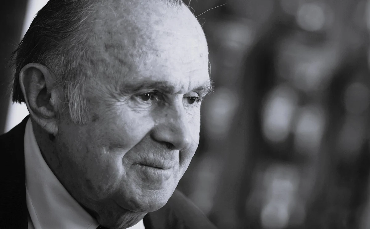 Znany endokrynolog, urodzony w Polsce Andrew V. Schally, zmarł w Miami Beach w wieku 97 lat. Był laureatem Nagrody Nobla za odkrycie hormonów mózgowych, które regulują wzrost, rozmnażanie i inne funkcje organizmu. Został wyróżniony razem z Rogerem Guilleminem, swoim rywalem, z którym konkurował przez dwie dekady.