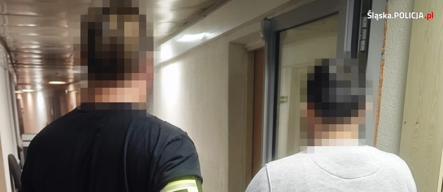 Blisko 2,5 mln zł wyłudzili członkowie rozbitej przez śląskich policjantów grupy oszustów, działającej metodą na lekarza. Kryminalni zatrzymali w tej sprawie siedem osób, które oszukały w całym kraju około 70 osób - poinformowała komenda wojewódzka w Katowicach.