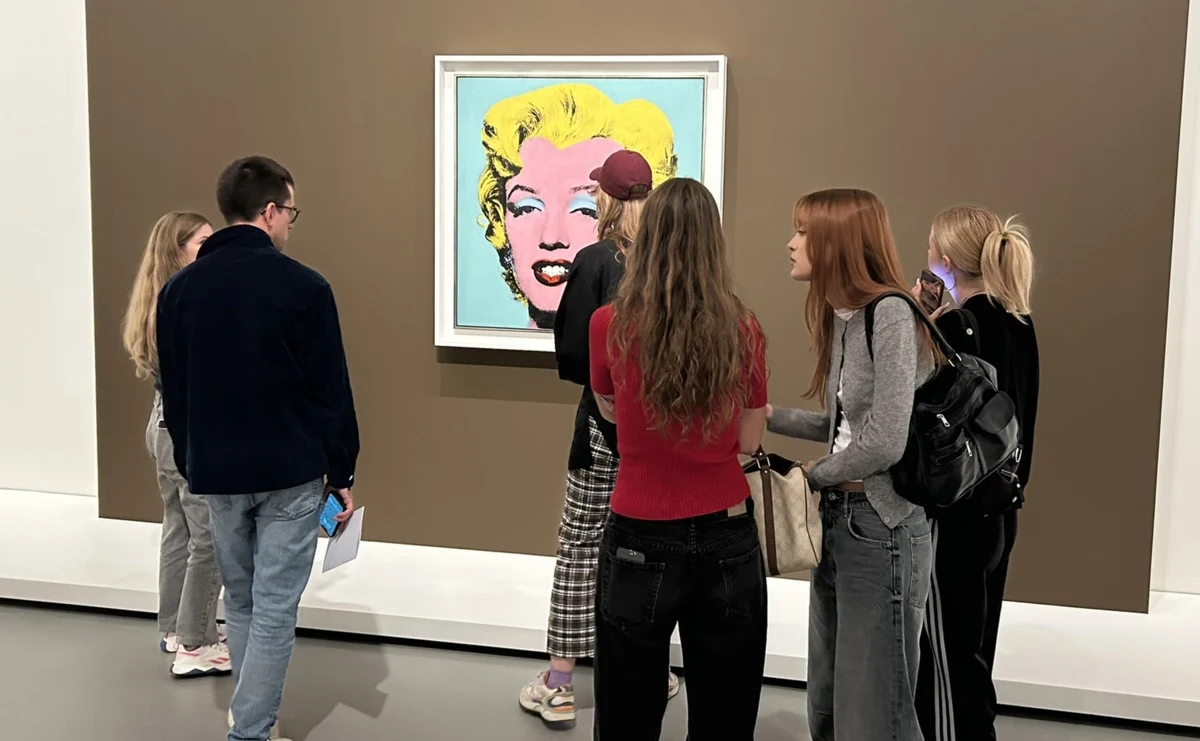 Ponad 200 najsławniejszych na świecie obrazów i rzeźb mistrzów pop-artu oraz ich duchownych spadkobierców można zobaczyć na wielkiej wystawie w Paryżu. Są wśród nich takie arcydzieła, jak portret hollywoodzkiej gwiazdy Marilyn Monroe autorstwa kultowego artysty lat 60. i 70. XX wieku Andy'ego Warhola.