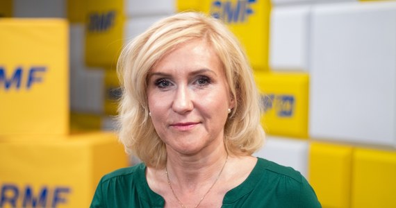 "Nie chcemy zabronić ludziom żyć tak, jakby chcieli. Wręcz przeciwnie" - powiedziała w Popołudniowej rozmowie w RMF FM posłanka Trzeciej Drogi, wiceprezes PSL Urszula Pasławska, odnosząc się do zastrzeżeń, jakie ma PSL do projektu dotyczącego związków partnerskich. "Emocje nie są tutaj potrzebne, a raczej chłodna głowa i otwarty umysł - po to, by spotkać się i wypracować rozwiązania, które znajdą większość nie tylko dzisiaj" - dodaje. 