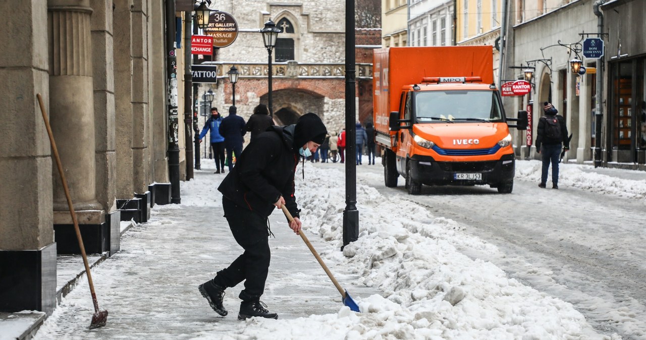 Utrzymanie, komfortowej, temperatury, pomieszczeniach, miejscu, pracy, obowiązek, każdego, pracodawcy, Jeżeli, temperatura, zakł Zimno w pracy. Kiedy pracownik może odmówić wykonania obowiązków?