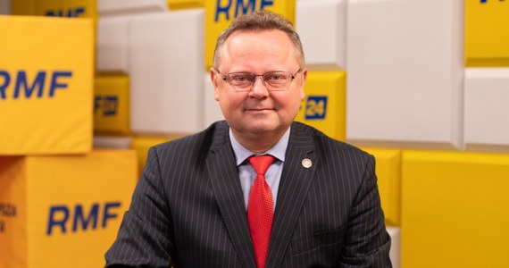 Gościem Porannej rozmowy w RMF FM będzie Andrzej Szejna, wiceminister spraw zagranicznych. Porozmawiamy o rosyjskich akcjach dywersyjnych w Polsce i zamknięciu konsulatu Rosji w Poznaniu. Zapytamy, czy ambasador Rosji powinien zostać wydalony z naszego kraju.