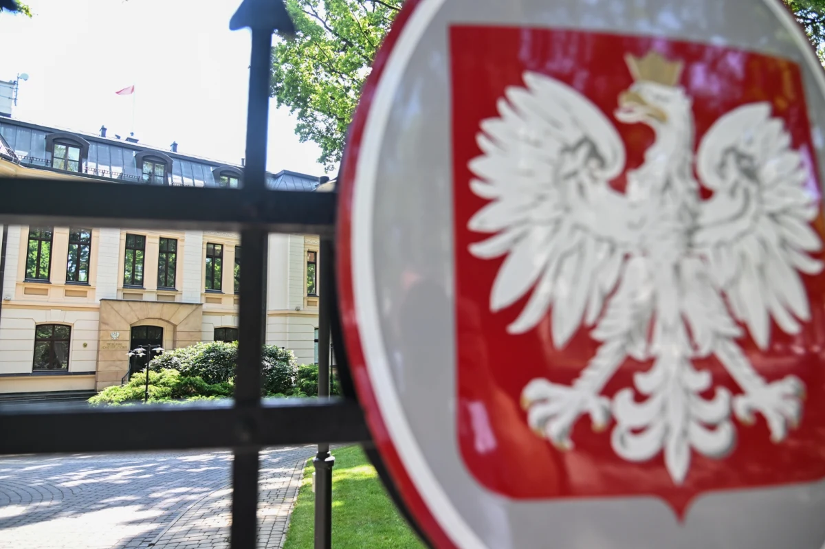 Trybunał Konstytucyjny orzekł, że przepis o tzw. zgodzie następczej na wykorzystanie podsłuchów w innej sprawie niż ta, w której uzasadniono konieczność tego podsłuchu, jest niekonstytucyjny. Chodzi o zakres, w jakim nie przewiduje się możliwości zażalenia na taką decyzję prokuratora.