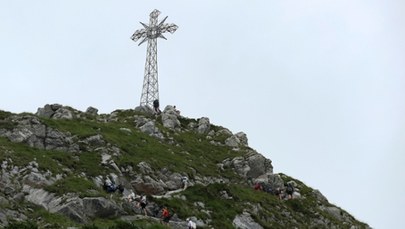 Rowerem na Giewont. Straż TPN chce ustalić dane mężczyzn