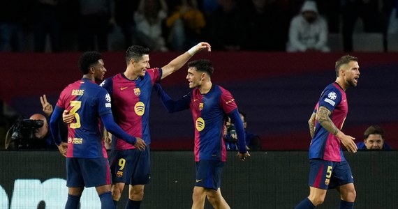 Barcelona rozbiła Bayern Monachium 4:1 w 3. kolejce piłkarskiej Ligi Mistrzów. Jedną z bramek zdobył Robert Lewandowski. Manchester City, który pokonał u siebie Spartę Praga 5:0, został pierwszym w historii tych rozgrywek zespołem niepokonanym w 26 kolejnych meczach.