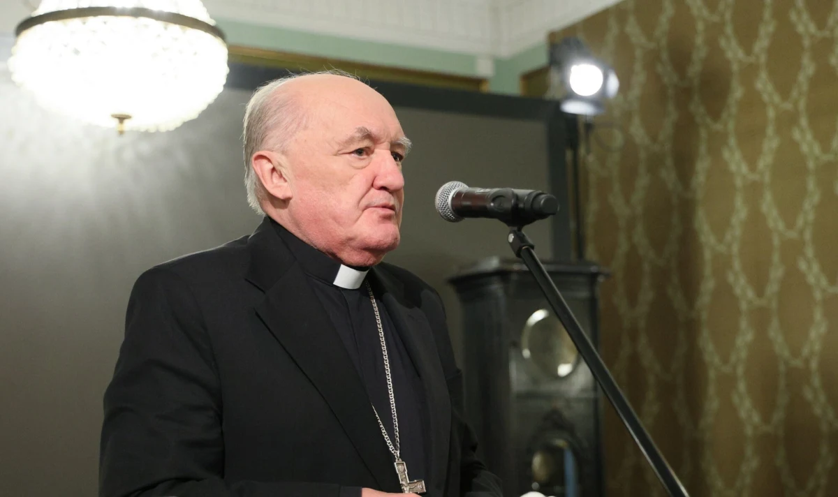 Powinna być możliwość zawierania związków partnerskich, o ile nie będą zrównywane z małżeństwem - uważa metropolita warszawski kard. Kazimierz Nycz. W rozmowie z Polsat News dodał, że Kościół nie będzie się wtrącał w prace nad projektem w tej sprawie. Najwyżej wyrazi swoją opinię.