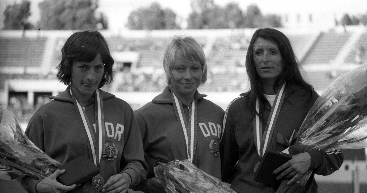 Anne Rose Fiedler (z lewej), Annelie Ehrhardt (po środku), Teresa Nowak (z prawej) na podium mistrzostw Europy