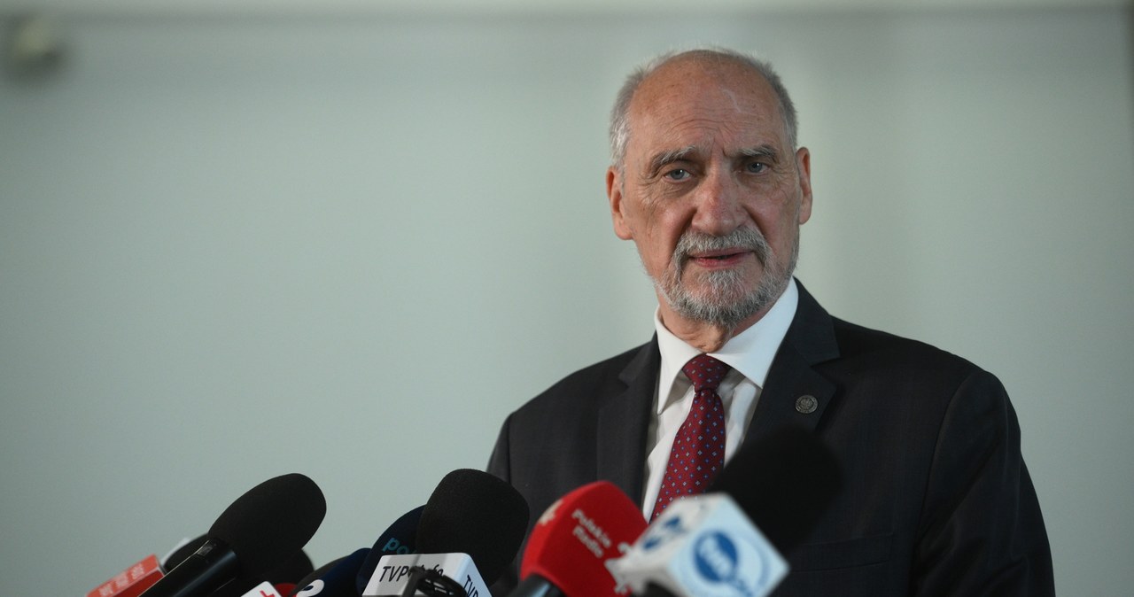  Macierewicz reaguje na raport. Próba wyjaśnienia, że Putin jest niewinny