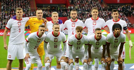 Reprezentacja Polski spadła z 30. na 31. miejsce w najnowszym notowaniu rankingu Międzynarodowej Federacji Piłkarskiej (FIFA). Biało-Czerwonych wyprzedził Egipt. W czołówce nie doszło do zmian. Na czele wciąż jest Argentyna, drugie miejsce zajmuje Francja, a trzecie Hiszpania.