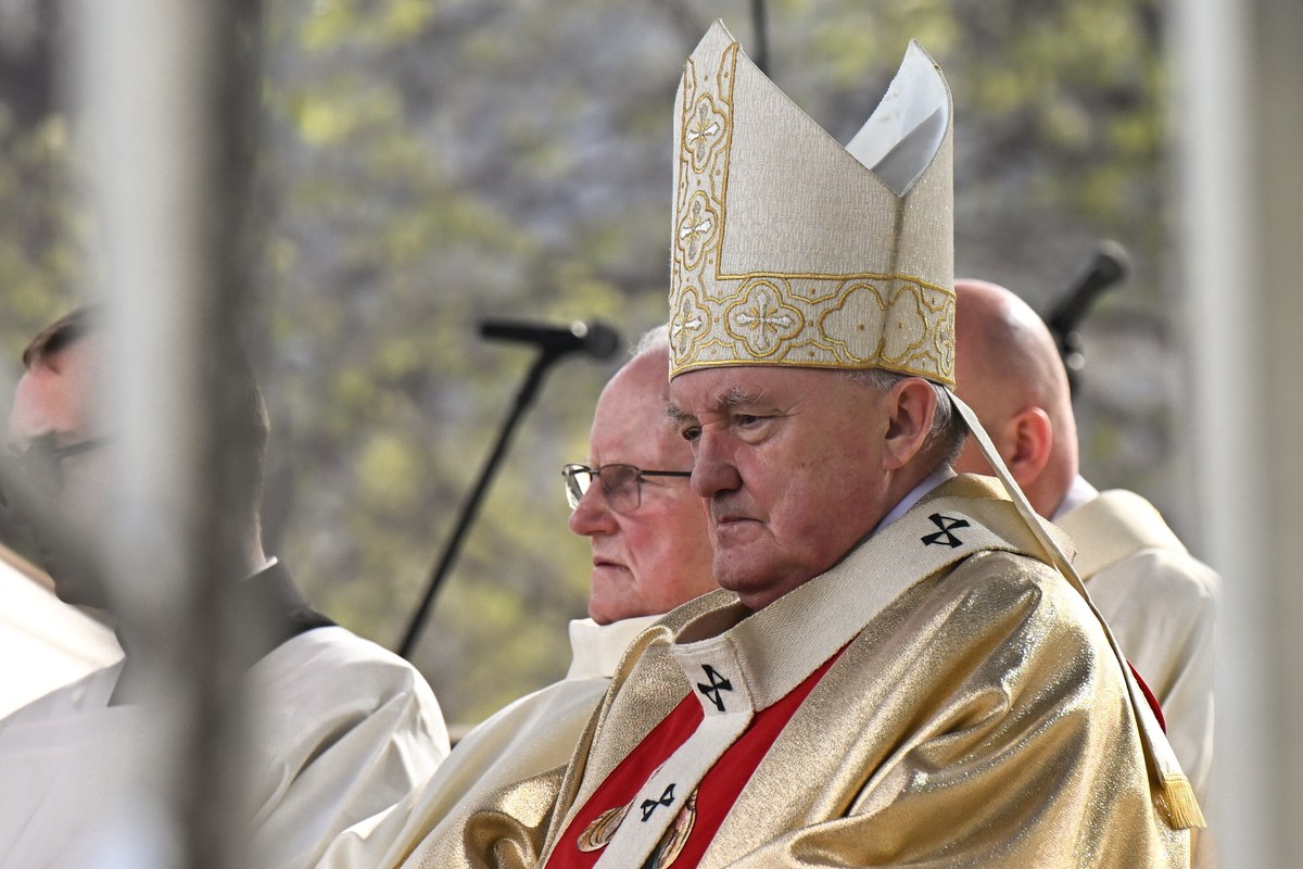 Rzecznik prasowy archidiecezji warszawskiej, ks. Przemysław Śliwiński, wydał oświadczenie dotyczące wypowiedzi kard. Kazimierza Nycza na temat związków partnerskich. Słowa kardynała o tym, że powinna istnieć możliwość zawierania związków partnerskich, wywołały wiele dyskusji.