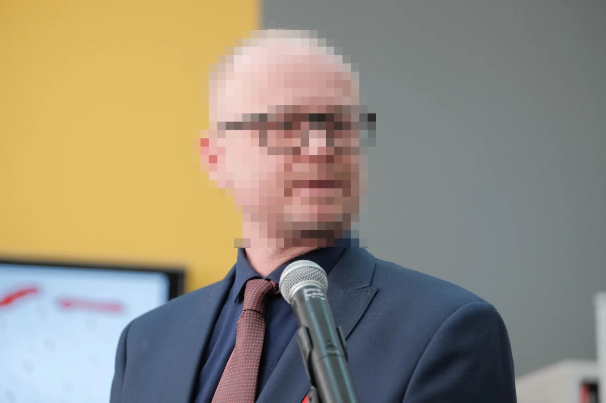 Ponad 80 tysięcy złotych łapówek miał przyjąć były burmistrz podwarszawskiego Milanówka. Piotr R. został zatrzymany wraz z urzędnikiem miejskim Łukaszem R. i miejscowym biznesmenem Marcinem L. na polecenie Prokuratury Rejonowej w Grodzisku Mazowieckim. Wszyscy podejrzani usłyszeli korupcyjne zarzuty.