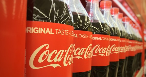 Coca-Cola wycofuje z obrotu w Austrii 28 milionów półlitrowych butelek. Jak poinformowano, w napojach mogą znajdować się kawałki metalu. 