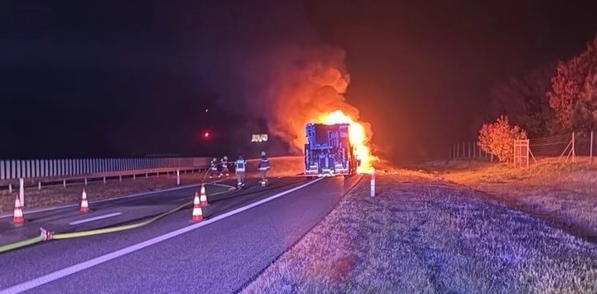 Do godzin przedpołudniowych zablokowana może być autostrada A1 w kierunku Gdańska pomiędzy pomorskimi węzłami Swarożyn i Stanisławie. Zapalił się dźwig, który przejeżdżał tą trasą. Kierowca został przewieziony do szpitala na badania. 