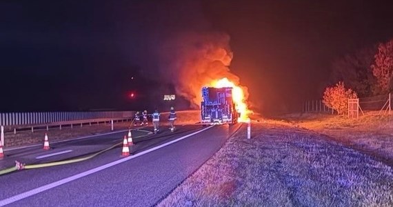 Do godzin przedpołudniowych zablokowana może być autostrada A1 w kierunku Gdańska pomiędzy pomorskimi węzłami Swarożyn i Stanisławie. Zapalił się dźwig, który przejeżdżał tą trasą. Kierowca został przewieziony do szpitala na badania. 