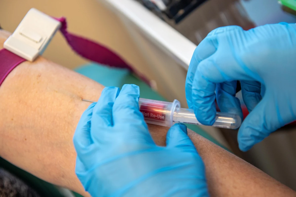 Tylko do końca roku można skorzystać z bezpłatnych badań w ramach programu Profilaktyka 40 Plus - te informacje dziennikarz RMF FM Michał Dobrołowicz potwierdził w Ministerstwie Zdrowia. Chodzi o pakiet badań dla osób, które skończyły 40 lat. W resorcie zdrowia zapadła decyzja, że ten program wygaśnie wraz z końcem grudnia.