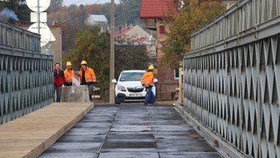 Most w Głuchołazach otwarty! Jako pierwszy przejechał nim burmistrz