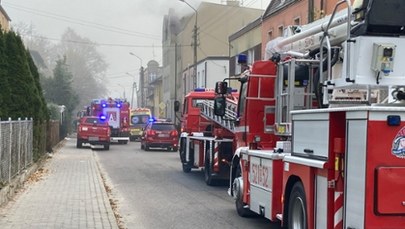 Pożar w czerskiej kamienicy. 1 osoba nie żyje, 15 ewakuowano