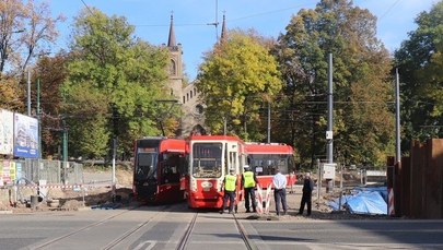 Szokujące nagranie z Chorzowa. Nastolatkowie potrąceni przez tramwaj [FILM]