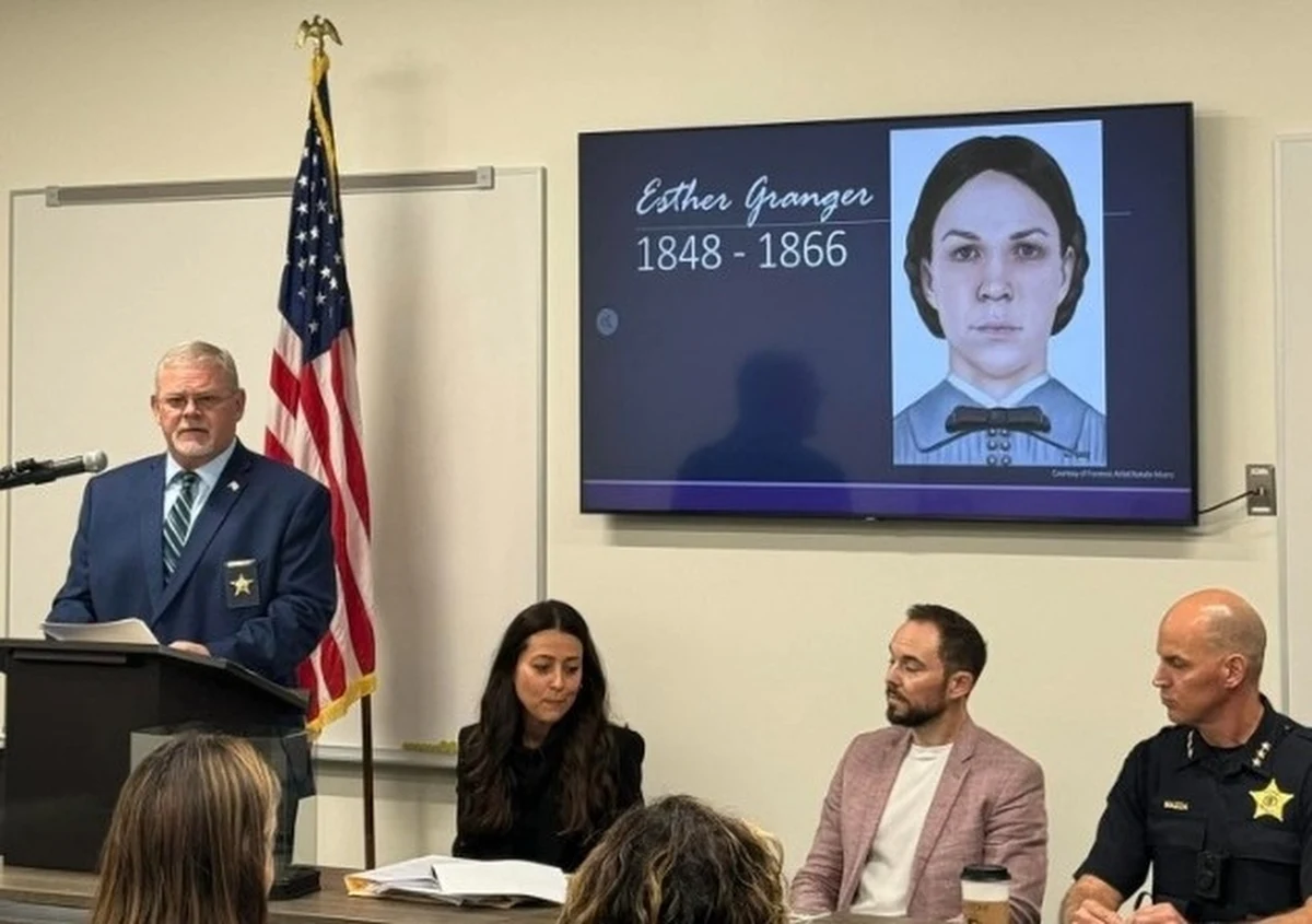 46 lat temu podczas remontu domu na przedmieściach Chicago w jednej ze ścian została znaleziona czaszka. Ówczesny postęp technologiczny pozwolił jedynie dowiedzieć się, że należała ona do młodej kobiety. Teraz została ona zidentyfikowana przez Biuro Koronera Hrabstwa Kane jako Esther Granger. Zmarła ona mając zaledwie 17 lat w... 1866 roku.   