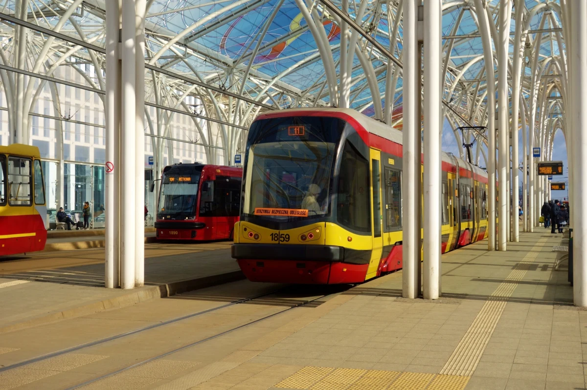 W związku ze zbliżającym się dniem Wszystkich Świętych w ten weekend na ulice Łodzi wjedzie pięć dodatkowych linii tramwajowych i autobusowych oznaczonych literą C. Zmiany będą również na pozostałych liniach MPK, aby zapewnić wygodne dojazdy w poszczególne rejony miasta. 