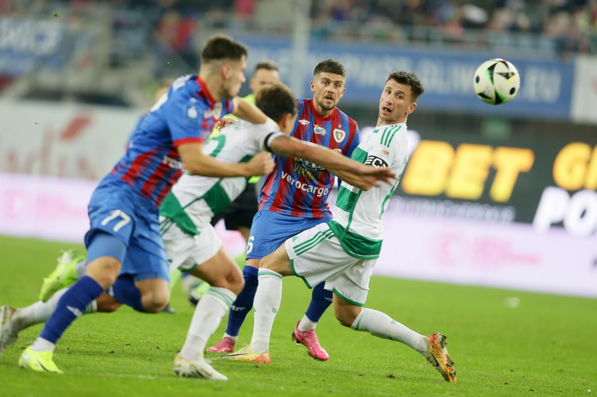 W piątkowym spotkaniu ekstraklasy piłkarskiej Piast zremisował w Gliwicach z Lechią Gdańsk 3:3.