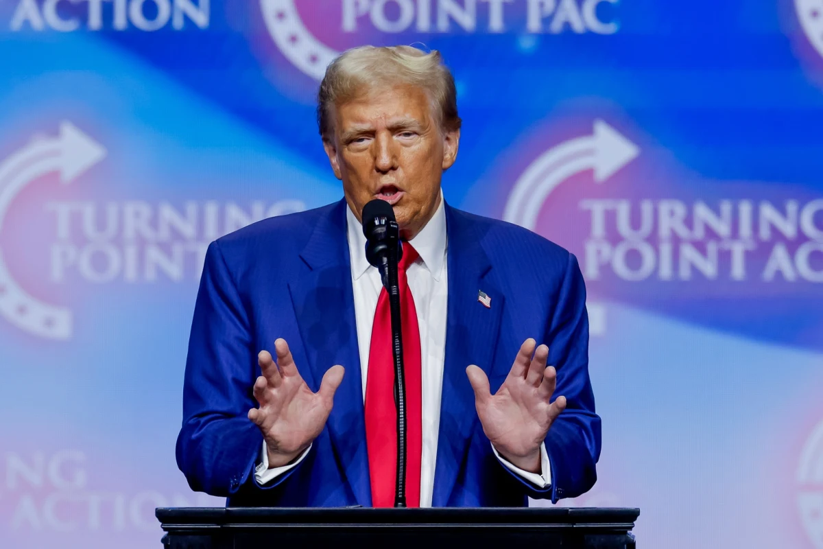 Chińscy hakerzy włamali się do telefonów republikańskich kandydatów na prezydenta i wiceprezydenta USA, Donalda Trumpa i J.D. Vance'a - poinformował dziennik "The New York Times". Z informacji uzyskanych przez gazetę nie wiadomo, czy z urządzeń wykradziono poufne dane.