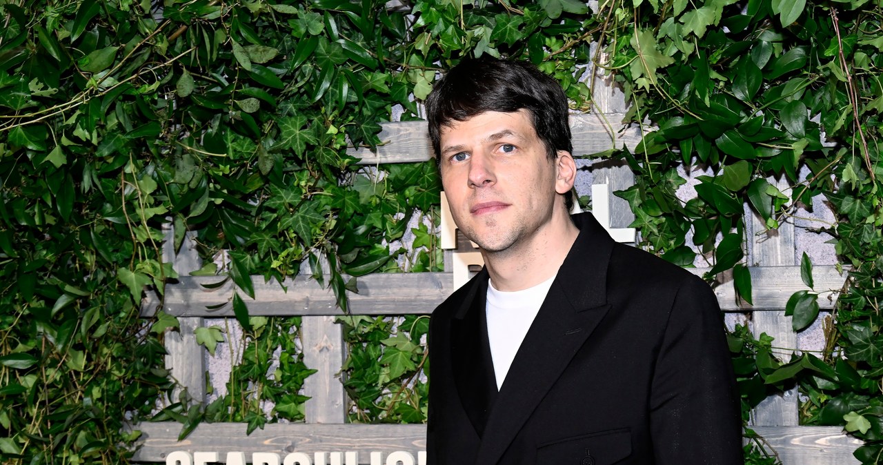 Jesse, Eisenberg, amerykański, aktor, reżyser, zrealizował, Polsce, film, który, wkrótce, zadebiutuje, ekranach, Prawdziwy, jest Hollywoodzki gwiazdor ma polskie korzenie. Nakręcił tu film i... został honorowym obywatelem