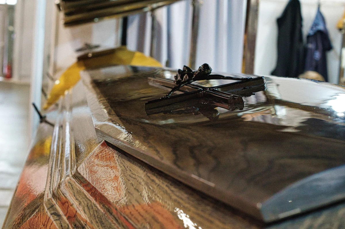 Maleją szanse na szybkie podniesienie kwoty zasiłku pogrzebowego - ustalił dziennikarz RMF FM Michał Dobrołowicz. Najprawdopodobniej trzeba będzie poczekać na to co najmniej kilka, a być może nawet kilkanaście miesięcy. Zwiększenie zasiłku było jedną z przedwyborczych obietnic Donalda Tuska.