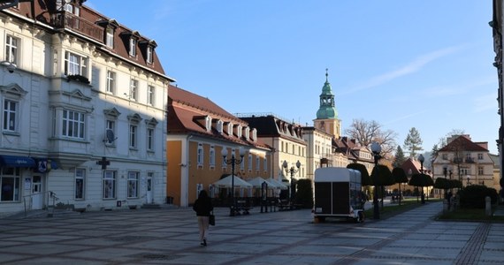 Okolice Jeleniej Góry stały się żółto-niebieskie! Nasza ekipa odwiedziła dziś Jakuszyce, Cieplice Śląskie-Zdrój, Karpacz, Kowary i Mysłakowice. To była trzecia odsłona specjalnej edycji Twojego fajnego miasta w RMF FM. Chcemy zachęcić Was do odwiedzenia tego pięknego i bardzo ciekawego zakątka Polski. Przekonajcie się, że wrześniowa powódź nie wszędzie dotarła, a mieszkańcy Dolnego Śląska są otwarci na turystów!