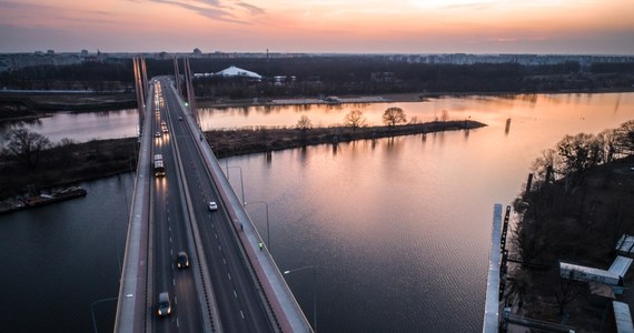 We Wrocławiu z Odry wyłowiono w sobotę ciało 54-letniego mężczyzny. Na miejsce wezwano prokuratora, a w tej tajemniczej sprawie toczy się śledztwo.