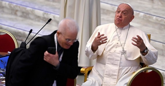 To był inny synod. Pierwszy raz przyznano kobietom prawo do głosowania. W sobotę zamknięto obrady synodu biskupów w Watykanie. Papież ogłosił, że nie opublikuje po tych obradach adhortacji apostolskiej jako podsumowania. W Kościele potrzebne są "uzdrowienie, pojednanie i odbudowa zaufania" w związku z wieloma skandalami wokół różnych nadużyć - głosi opublikowany w sobotę dokument końcowy.