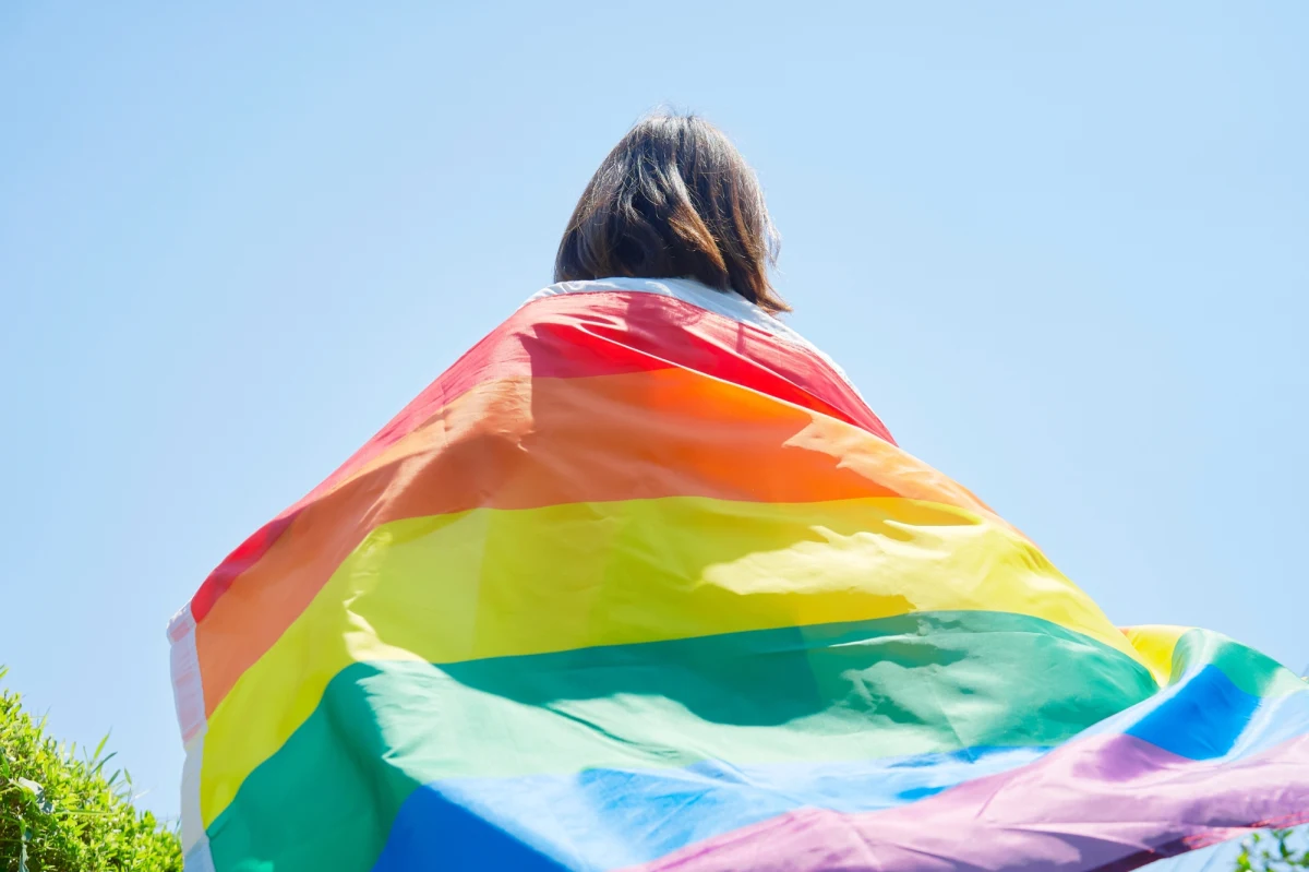 Za wprowadzeniem związków partnerskich dla osób tej samej płci opowiada się 59,8 proc. Polaków. Przeciwnego zdania jest 28,1 proc. badanych - wynika z opublikowanego w niedzielę sondażu SW Research dla rp.pl.