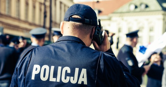 Policjanci z Gdańska zatrzymali na dworcu autobusowym 33-latka, który był poszukiwany listem gończym za kradzieże. Mężczyzna próbował wyjechać do Holandii. Miał przy sobie narkotyki.