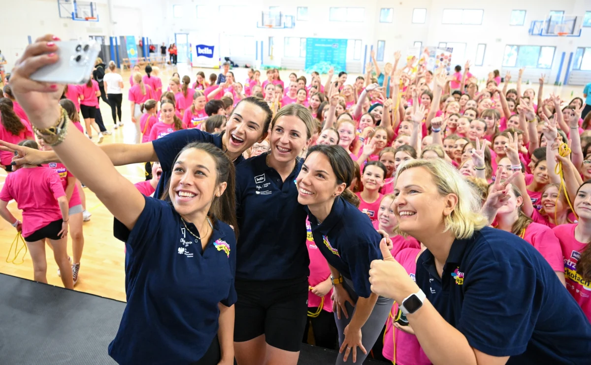 Po wakacyjnej przerwie wracają „Mistrzynie w Szkołach”. Cztery wybitne mistrzynie sportu, wśród nich medalistki najważniejszych imprez na świecie, przyjadą w poniedziałek do Białegostoku, by wziąć udział w niezwykłej lekcji wychowania fizycznego dla dziewcząt z białostockich szkół. To będzie trzecia tegoroczna odsłona programu realizowanego przez Fundację Otylii Jędrzejczak.