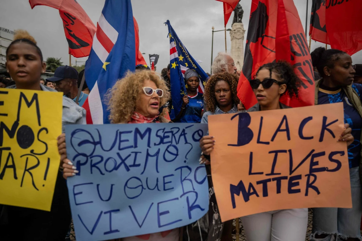 "Dosyć policyjnej przemocy!", "Precz z faszyzmem!" - skandowali uczestnicy protestu zorganizowanego w związku ze śmiercią z rąk policji Odaira Moniza, mieszkańca jednej z podlizbońskich miejscowości. W dwóch sobotnich demonstracjach brało udział kilkadziesiąt tysięcy osób. 