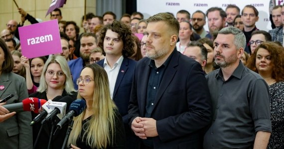 Kongres partii Razem zdecydował o opuszczeniu parlamentarnego klubu Lewicy i utworzeniu koła partii Razem w Sejmie - poinformowała w niedzielę posłanka Marta Stożek. Dodała, że wniosek o utworzenie koła zostanie złożony w nadchodzącym tygodniu. Decyzję partii Razem komentowali w niedzielę politycy, m.in. premier Donald Tusk.