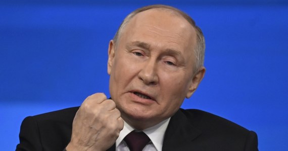 "Mam nadzieję, że na Zachodzie mnie słyszano" - zakomunikował Władimir Putin w odpowiedzi na pytanie dziennikarza, czy NATO zrozumiało ostrzeżenia Rosji dotyczące przekazania Ukrainie broni dalekiego zasięgu. Rosyjski prezydent zakomunikował, że ministerstwo obrony pracuje nad różnymi wariantami odpowiedzi, gdyby Stany Zjednoczone i ich sojusznicy pomogli Ukrainie dokonać uderzeń w głębi Rosji za pomocą rakiet dalekiego zasięgu.