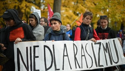 "Terroryści noszą mundury i garnitury". Protest pod KPRM w Warszawie