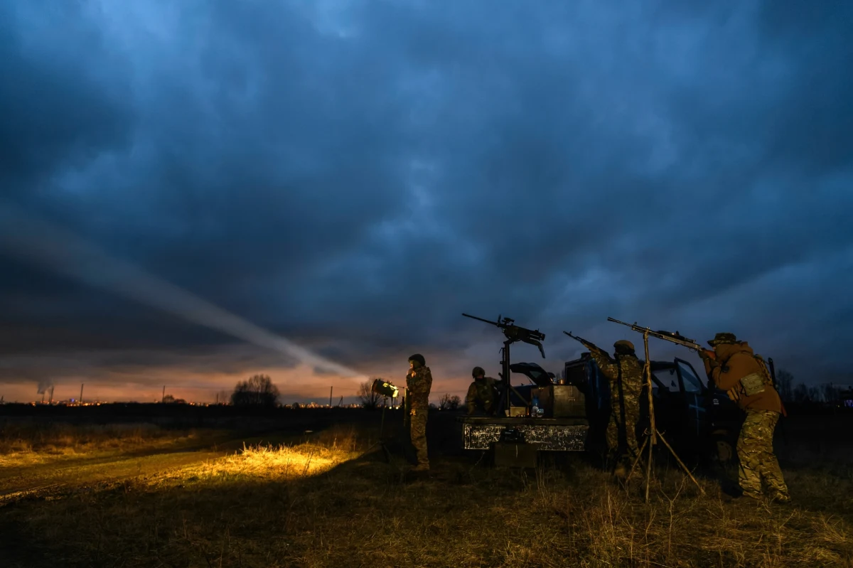 Atak ukraińskich dronów na południu Rosji wywołał pożar w obiekcie przemysłowym i zranił jedną osobę. Do pożaru wysłano służby ratunkowe - napisał na swoim kanale w Telegramie Aleksander Gusiew, gubernator obwodu woroneskiego. O sprawie poinformował Reuters.