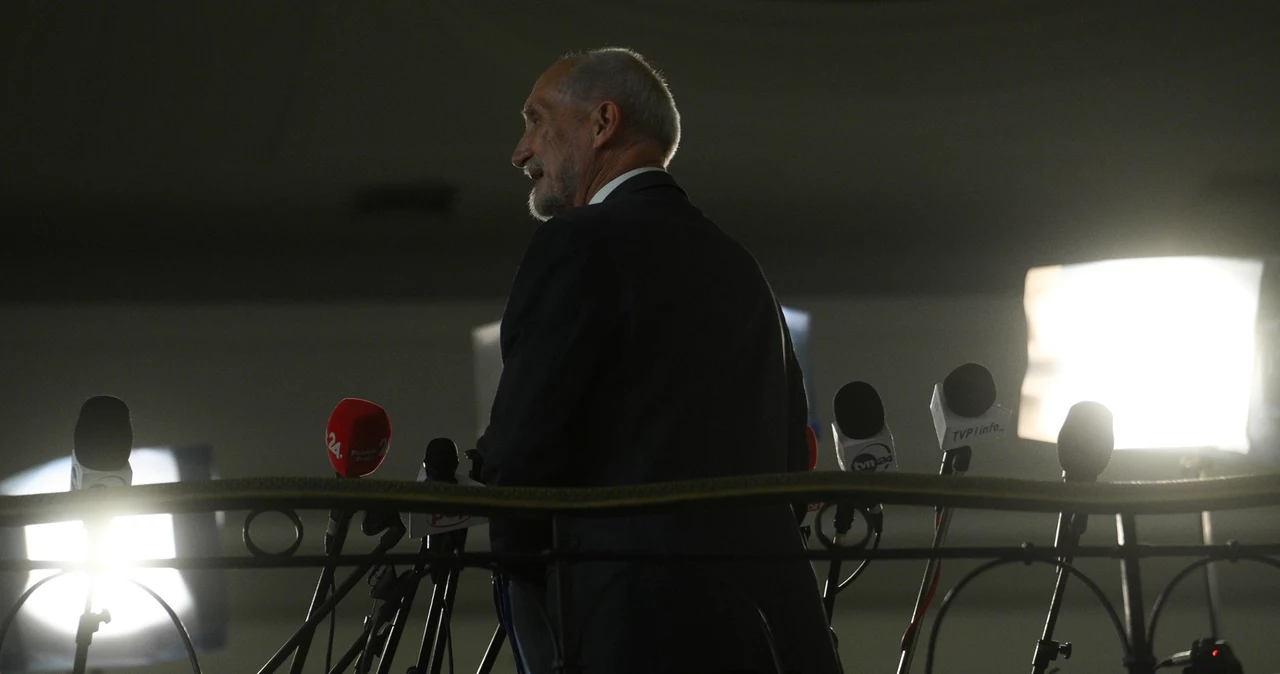 Antoni Macierewicz i podkomisja smoleńska. To był sens polityki i koło zamachowe poparcia PiS-u