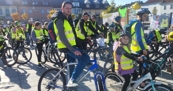 Przejazd rowerowy ulicami Limanowej, pokazy pojazdów służb mundurowych i program artystyczny pt. "Świeć przykładem" przygotowany przez uczniów Zespołu Szkolno-Przedszkolnego nr 4. To tylko część atrakcji przygotowanych na I Limanowski Piknik Bezpieczeństwa. Impreza odbyła się w sobotę, 26 października na limanowskim rynku.