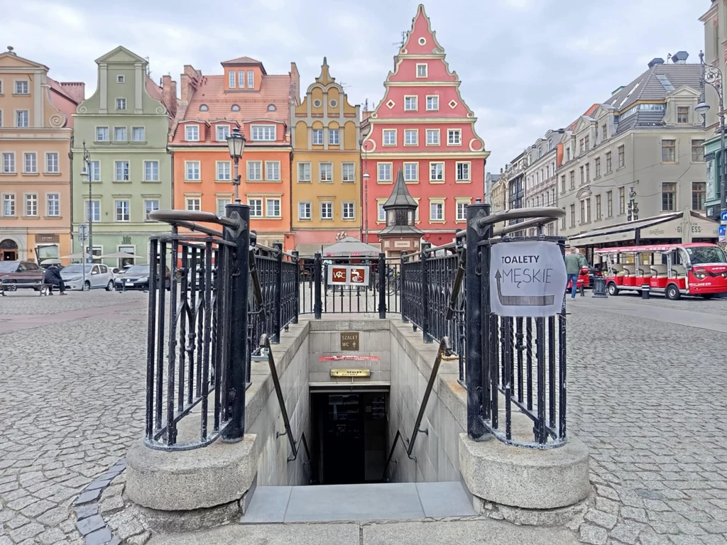 Toaleta na placu Solnym we Wrocławiu