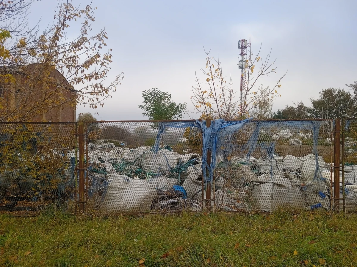 Nielegalne składowiska odpadów to ogromny problem dla samorządów w całym kraju. Zmaga się z nim również województwo mazowieckie. "To wyzwanie organizacyjne i finansowe" - mówi w rozmowie z Kamilem Puternickim, reporterem RMF MAXX Marta Milewska rzeczniczka prasowa Urzędu Marszałkowskiego Województwa Mazowieckiego.