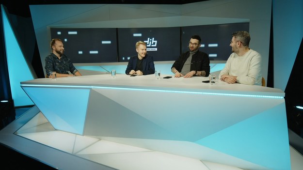 "Do jednej bramki" NA ŻYWO w każdy poniedziałek o godz. 12.00 w Interii oraz na  Polsat BOX Go .
W tekście zawarto link serwisu partnerskiego.